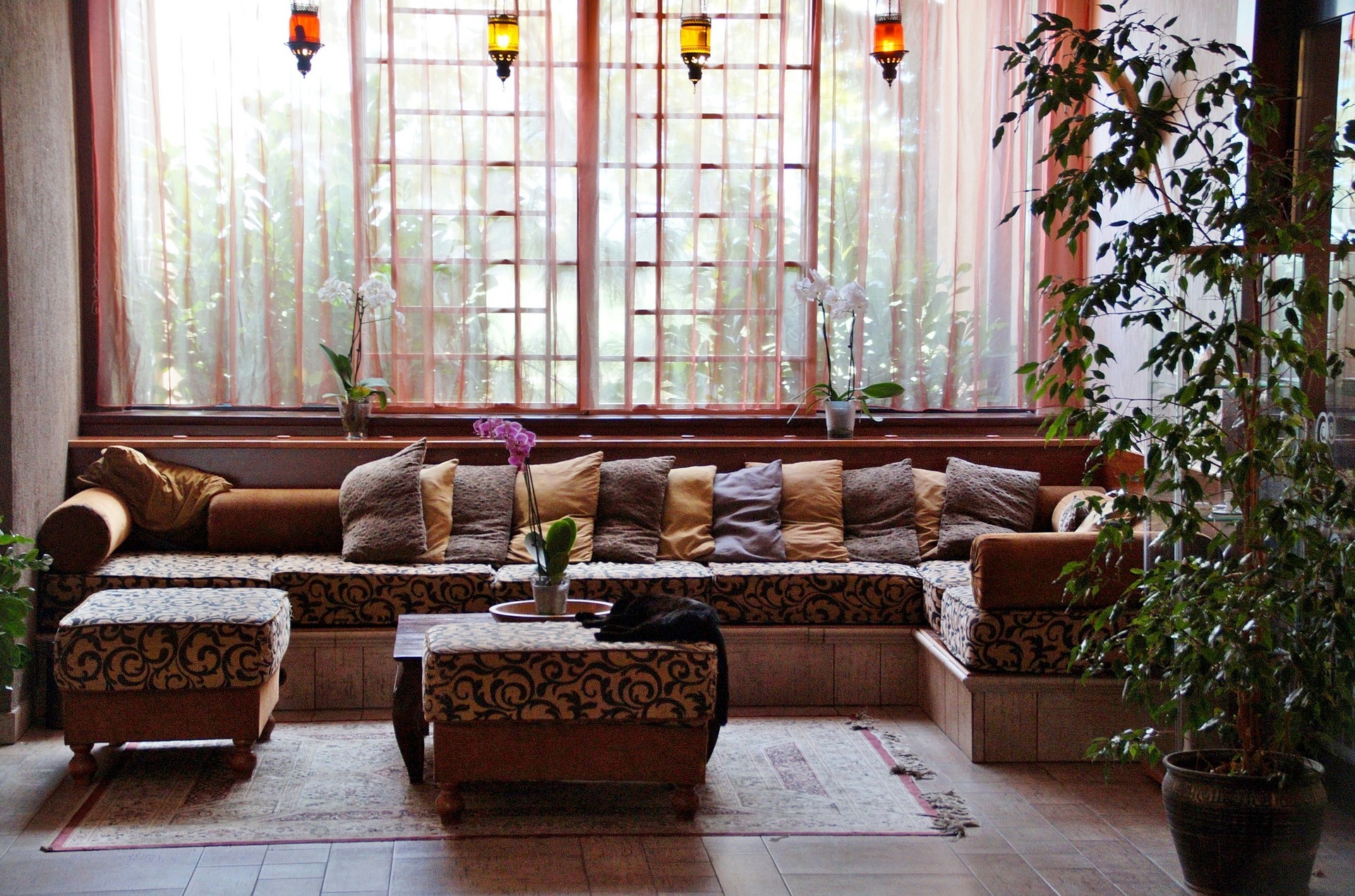 hall-954558_1920
